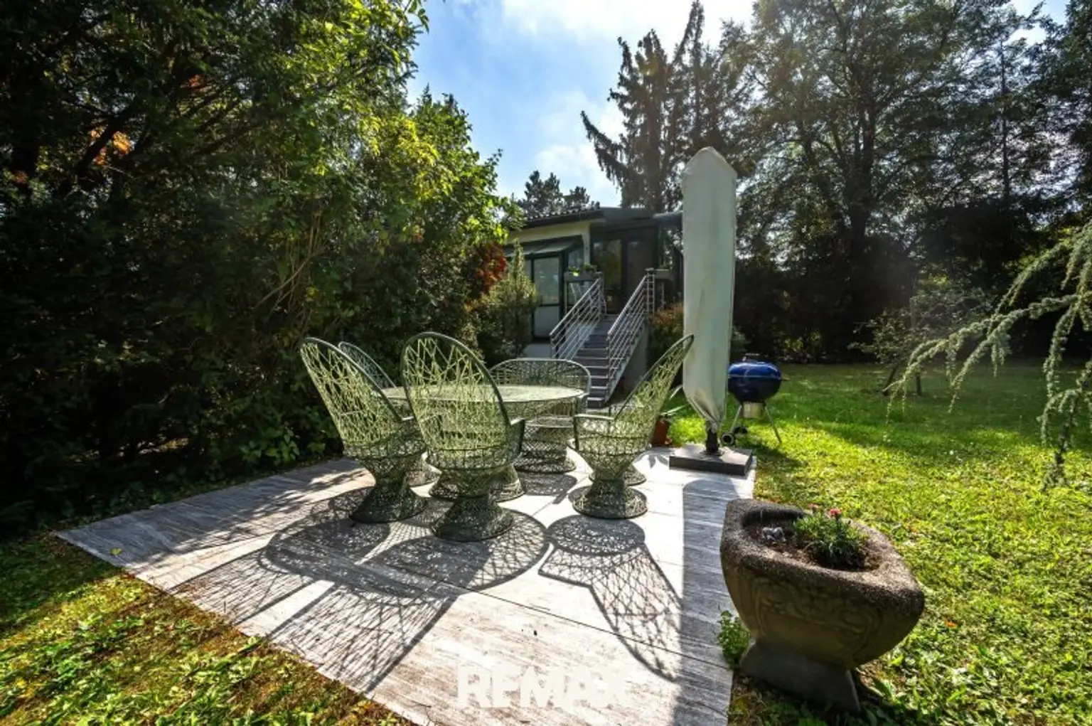 Gartenterrasse  | Blick auf den Bungalow