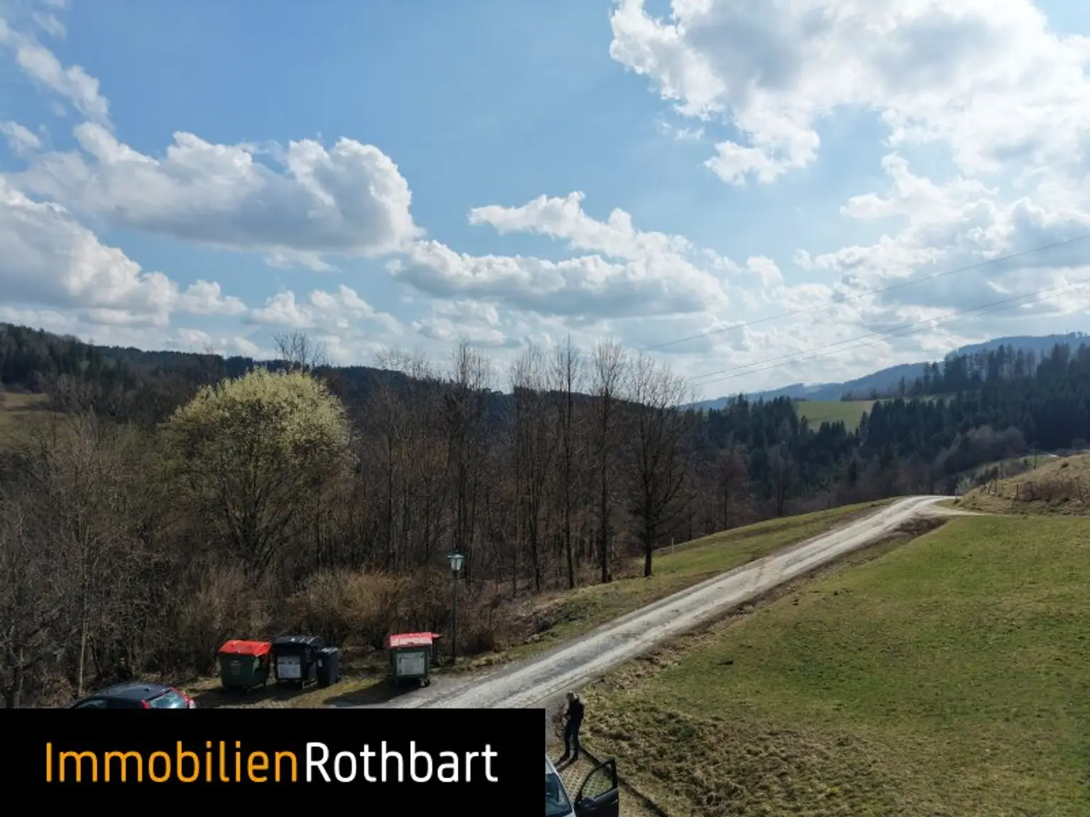 Wald mit Wiese und Zinshaus!