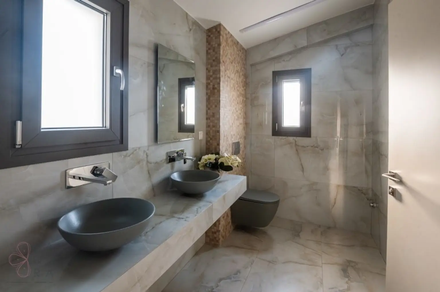 Exklusive Neubau-Maisonette in Polihrono – Drei Etagen moderner Luxus am Meer