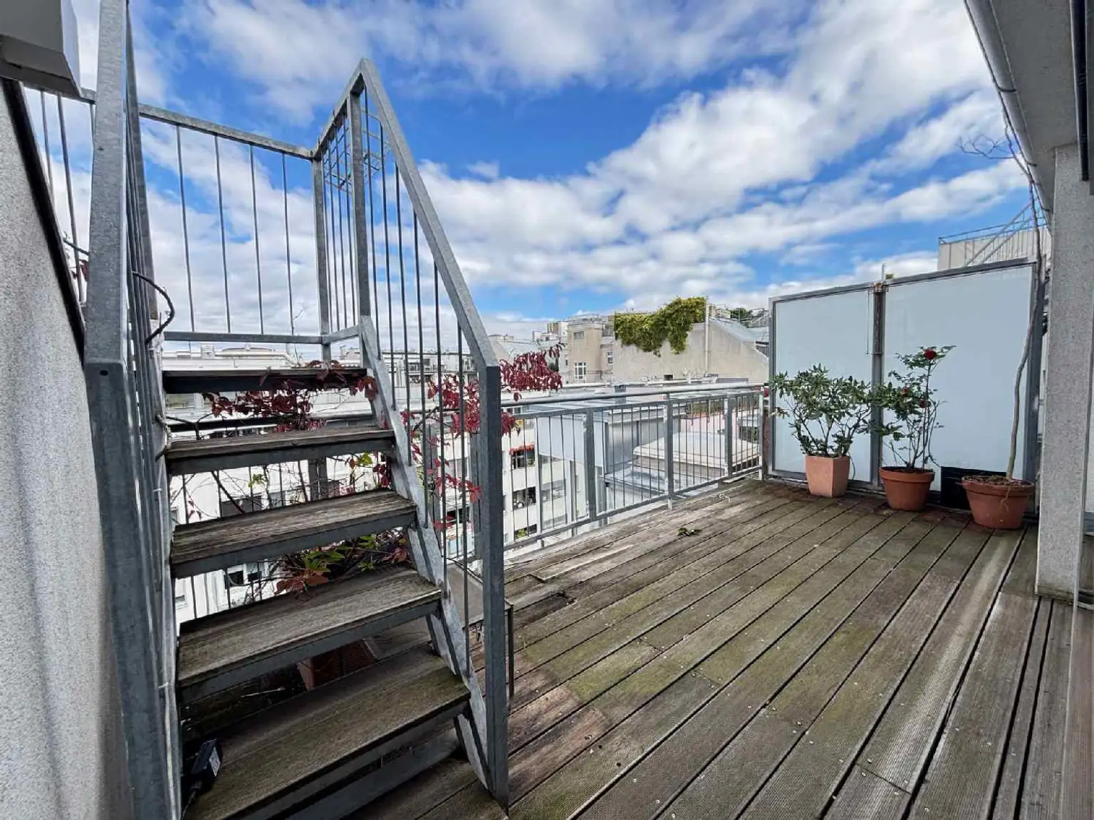 Traumhafte Dachmaisonette mit 2 Terrassen + Dachterrasse - Nähe Arenbergpark