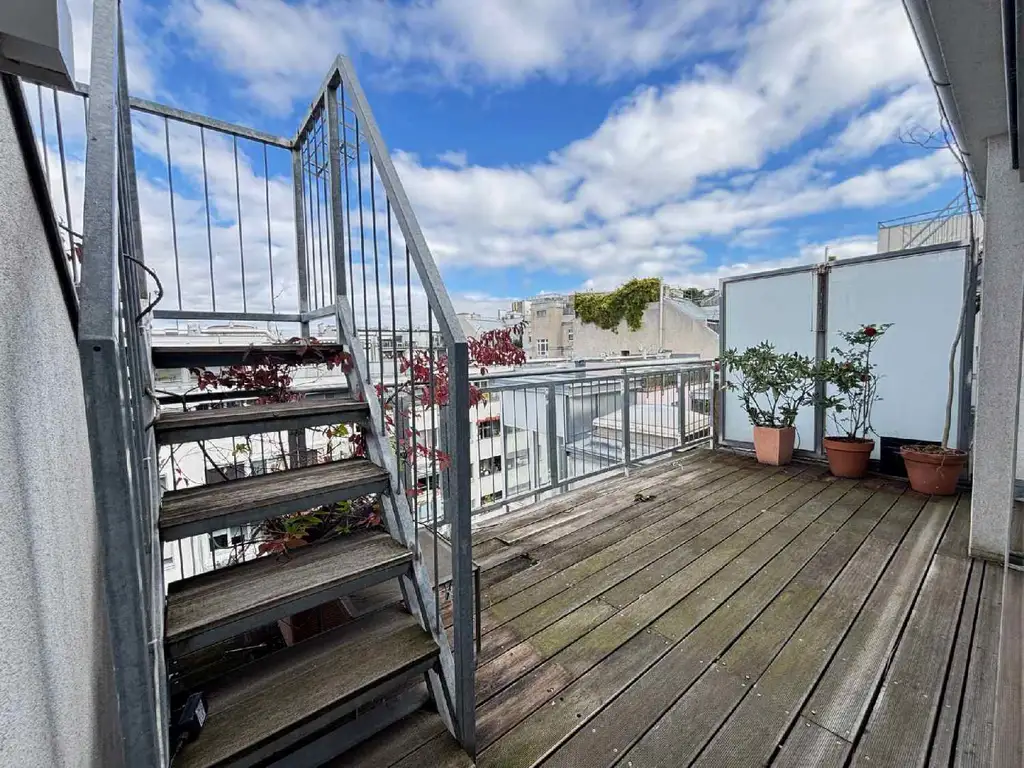 Traumhafte Dachmaisonette mit 2 Terrassen + Dachterrasse - Nähe Arenbergpark