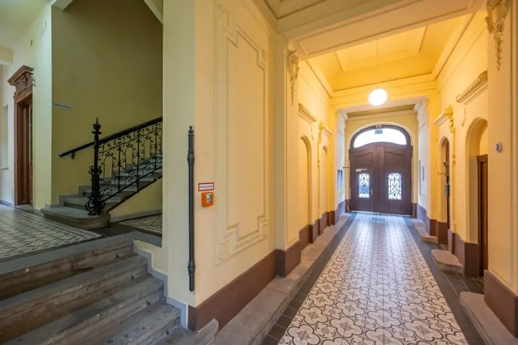 ++NEU++ perfekt geschnittene 2-Zimmer Altbauwohnung, wunderschöner Stilaltbau!