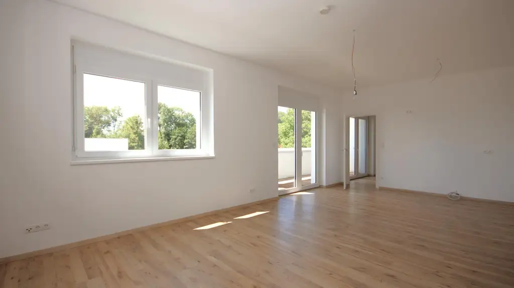 GROSSE TERRASSE, DURCHDACHTES RAUMKONZEPT! 2 Carportplätze
