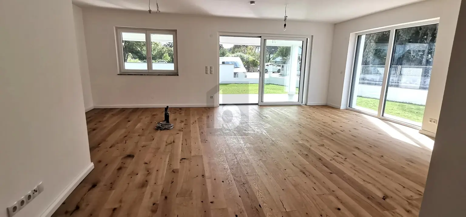 MODERN - ELEGANT - ÜBERDACHTE TERRASSE - GARTEN