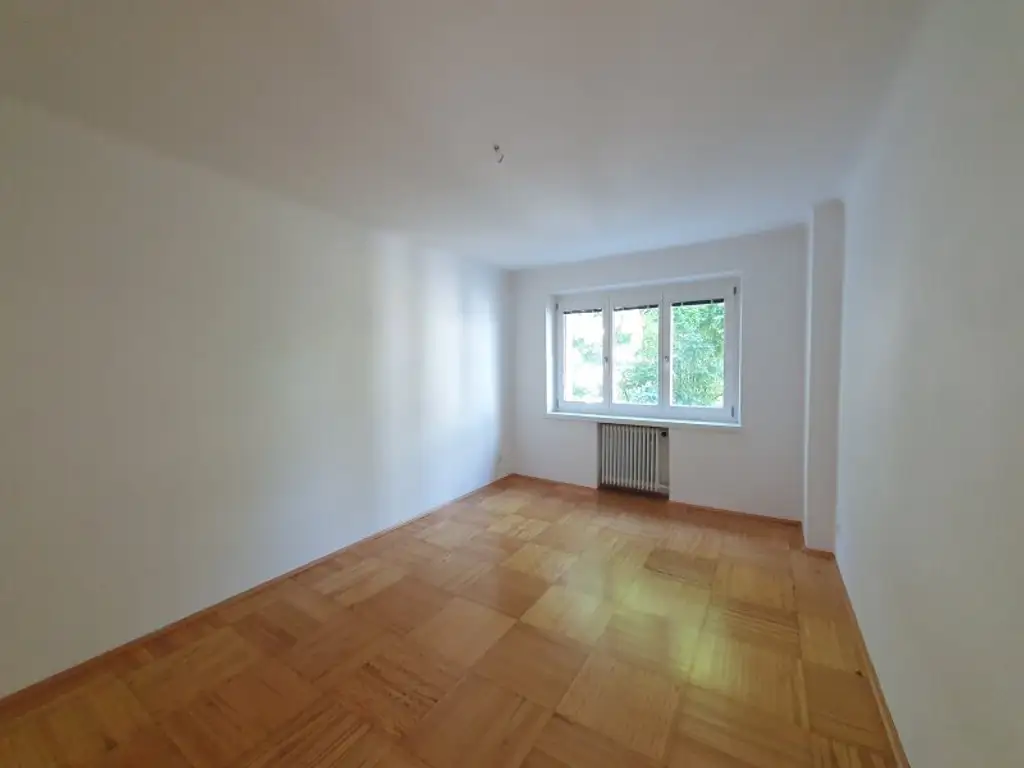 Westseitige Balkonwohnung mit toller Raumanordnung in Hofruhelage
