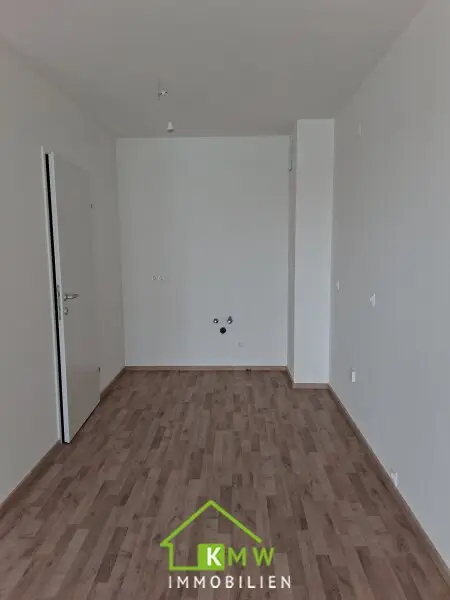 Erstbezug - Lichtdurchflutete 2 Zimmer Neubauwohnung mit Fernblick, Balkon & Tiefgaragenplatz
