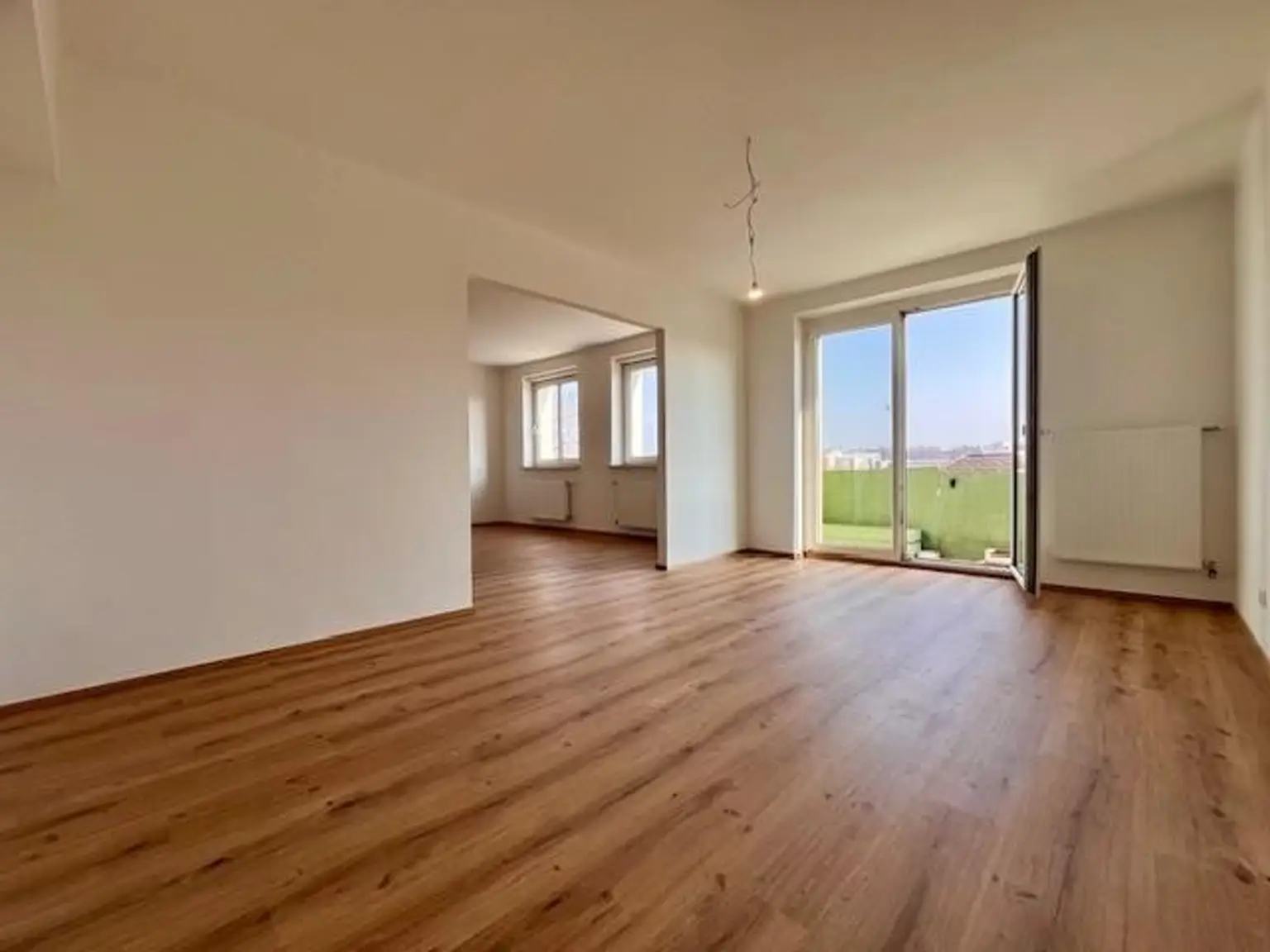 Wohnzimmer mit Balkon