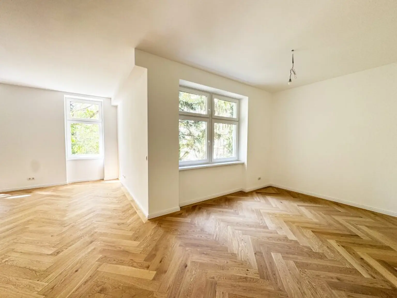 Altbau-Charme zum Erstbezug | Lichtdurchflutet, ruhig & grün | U4 vor der Tür