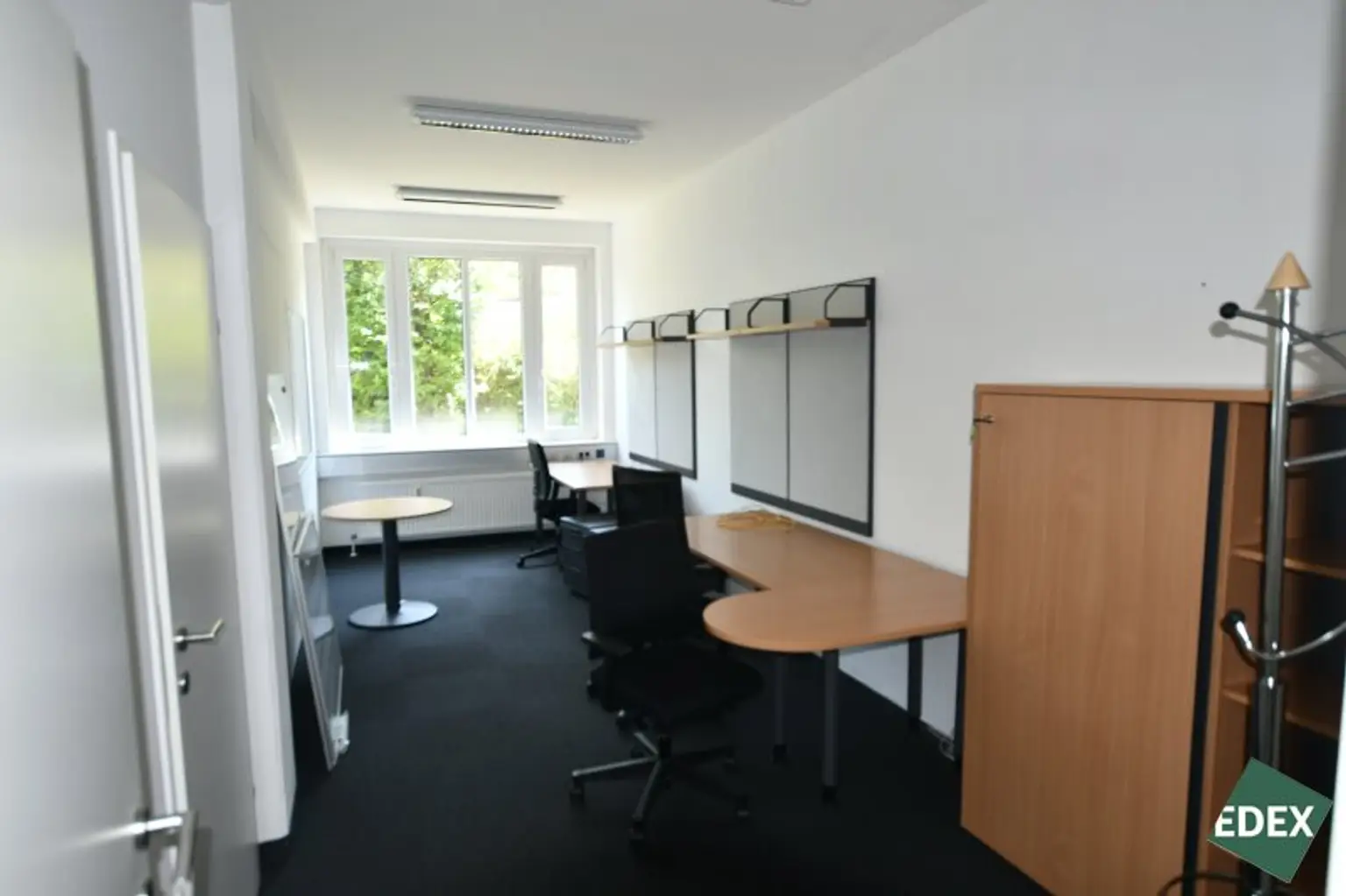 Bürofläche mit Lager und 20 Stellplätzen