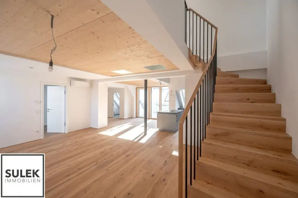 Erstbezug mit weitläufigem & lichtdurchfluteten Wohnbereich, sowie 2 hofseitigen Freiflächen