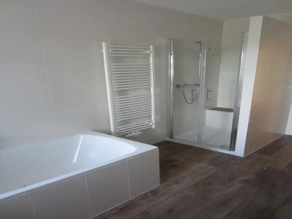 Attraktive 4-Zi.-Terrassenwohnung im 3-Parteienhaus