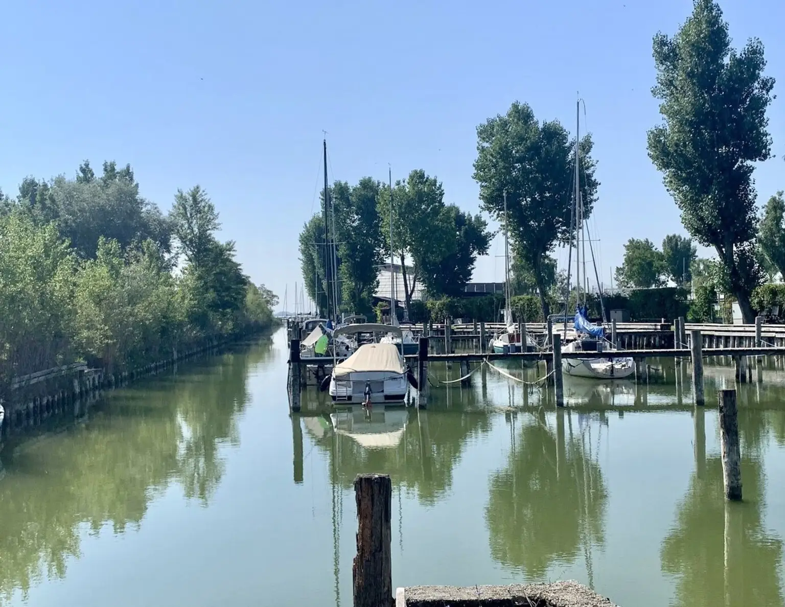 Traumhaftes Baugrundstück mit direktem Seezugang in Neusiedl am See im Refugium