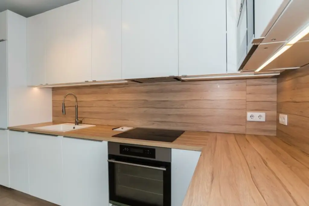 Schöne 3 Zimmerwohnung mit Balkon und 2 PKW Stellplätzen