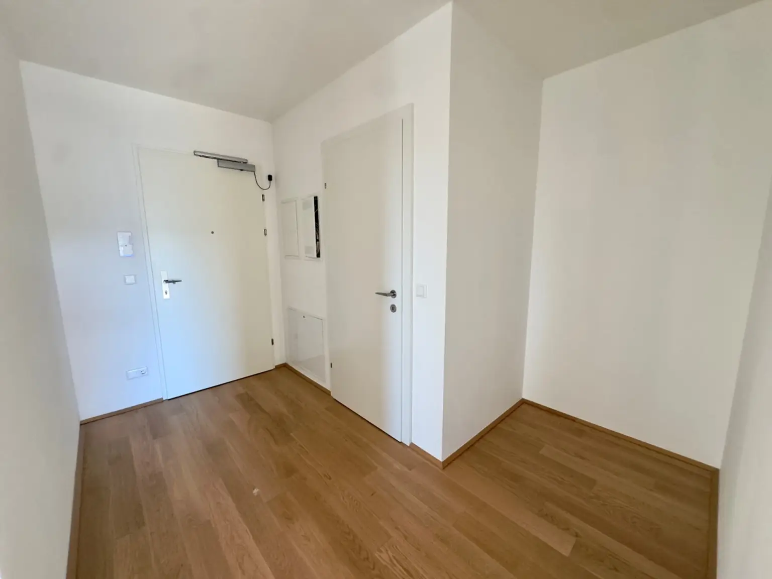 Hirschfeld: U1 Leopoldau - Günstig und hochwertig: 3 Zimmer Wohnung mit Balkon