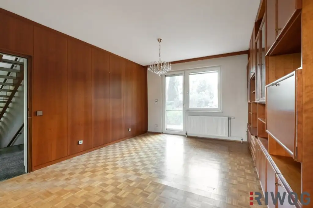 EIN- ODER ZWEIFAMILIENHAUS, gute Substanz, Modernisierungsbedarf