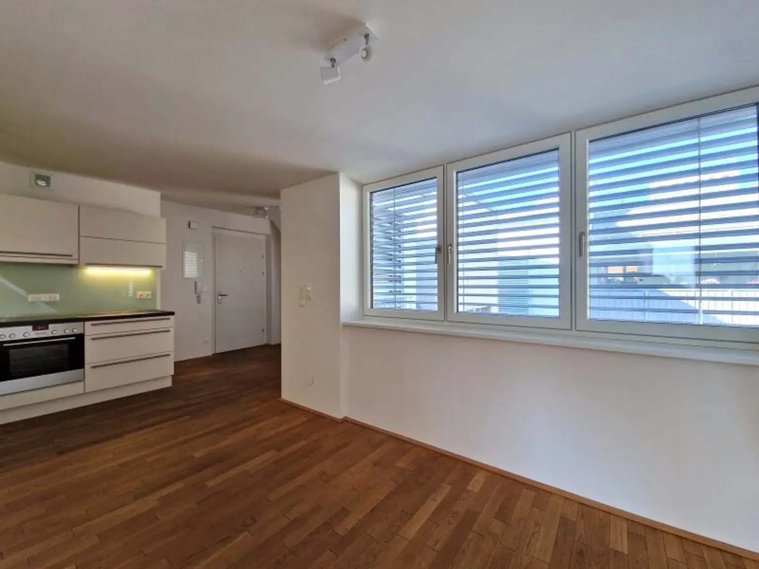 Willkommen auf der Sonnenseite! Ihre neue Wohlfühloase mit sonniger Dachterrasse und wunderbarer Aussicht im Herzen der Josefstadt
