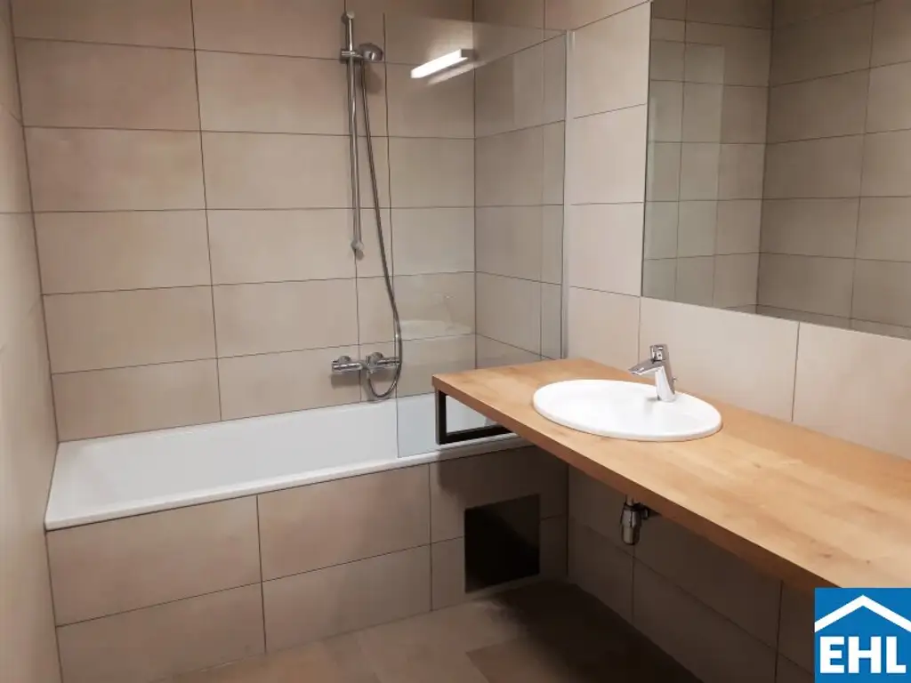 Schöne 2 Zimmer Wohnung mit Loggia in zentraler Lage