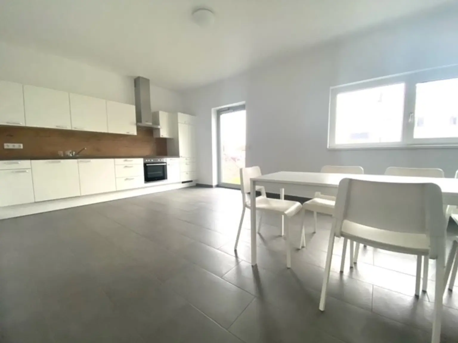 16 | NEU in GERASDORF ++ MODERNE ZWEI Zimmer mit TERRASSE | Prima Service Immobilien