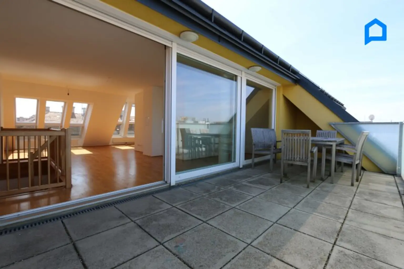 Großartige Dachgeschosswohnung mit 146 m² plus 21 m² Dachterrasse plus 8 m² Balkon, 4 Zimmer, KLIMA, großer Vorraum, Tiefgaragenplatz optional !