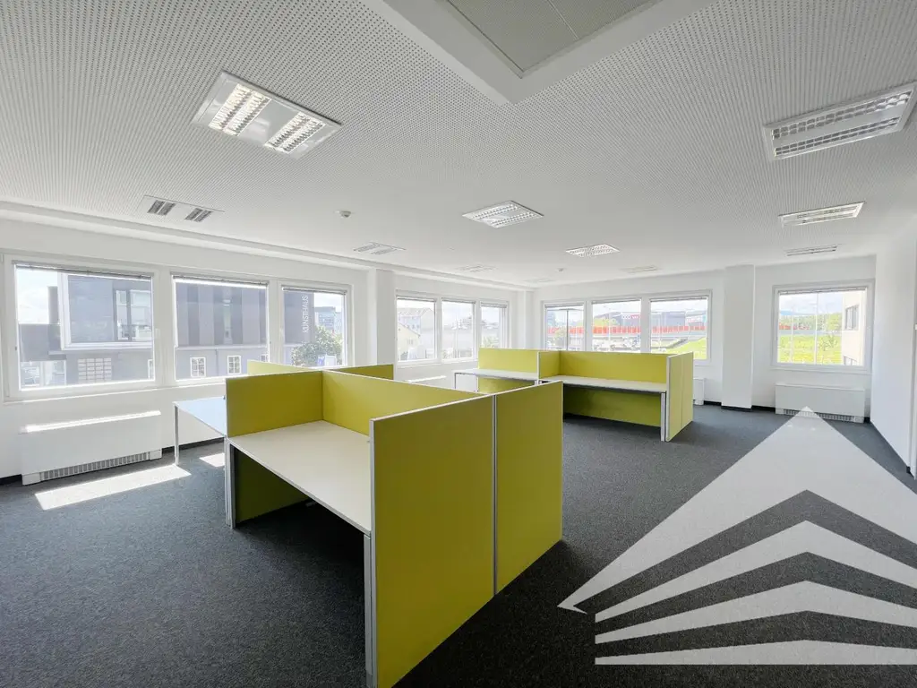 Hochwertiges Büro mit Terrasse in Zentrumsnähe! Parkplätze!
