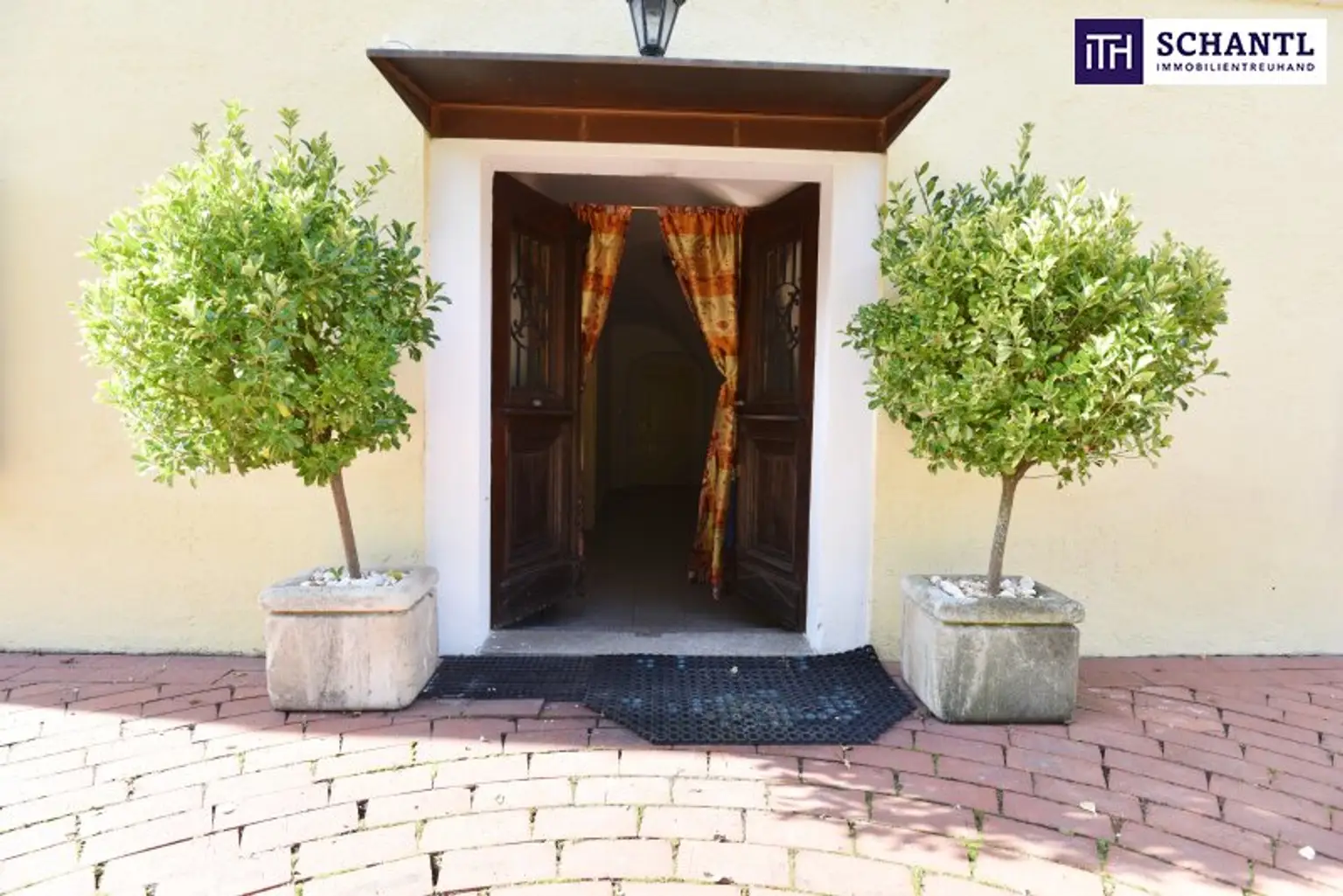 MÄRCHENHAFTE Wohnung im SCHLOSS inklusive Nutzung des SCHLOSSGARTENS! Ab sofort verfügbar!
