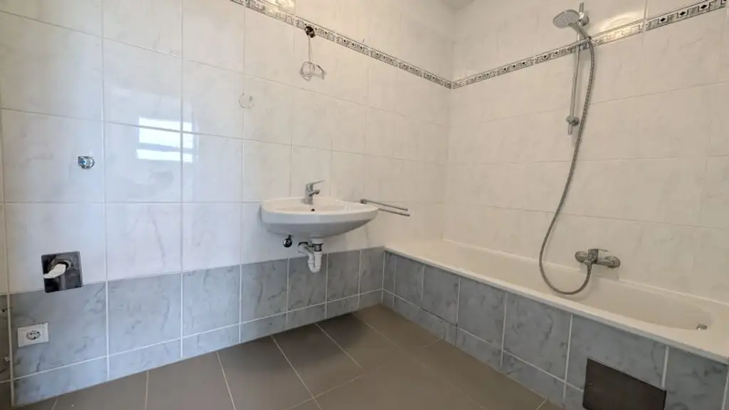NETTES 3 ZIMMERAPARTMENT IM SPECKGÜRTEL VON WIEN - 35 ÖFFI-MINUTEN BIS WIEN ZENTRUM