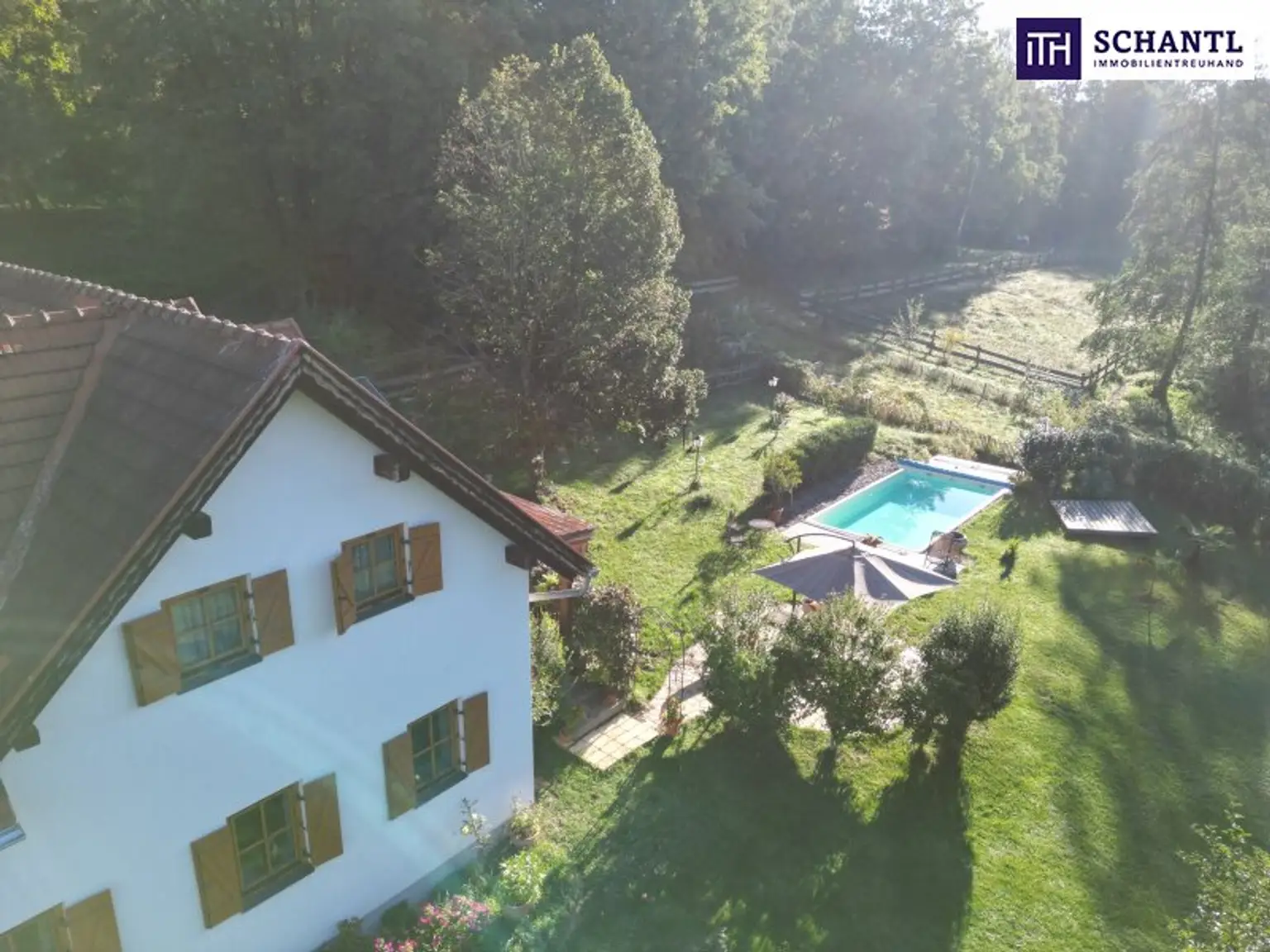 SENSATIONELLES JUWEL! Exklusiver Vierkanthof im Thermenland Steiermark – Wohnen, Reiten & Leben mit Pool und Natur!