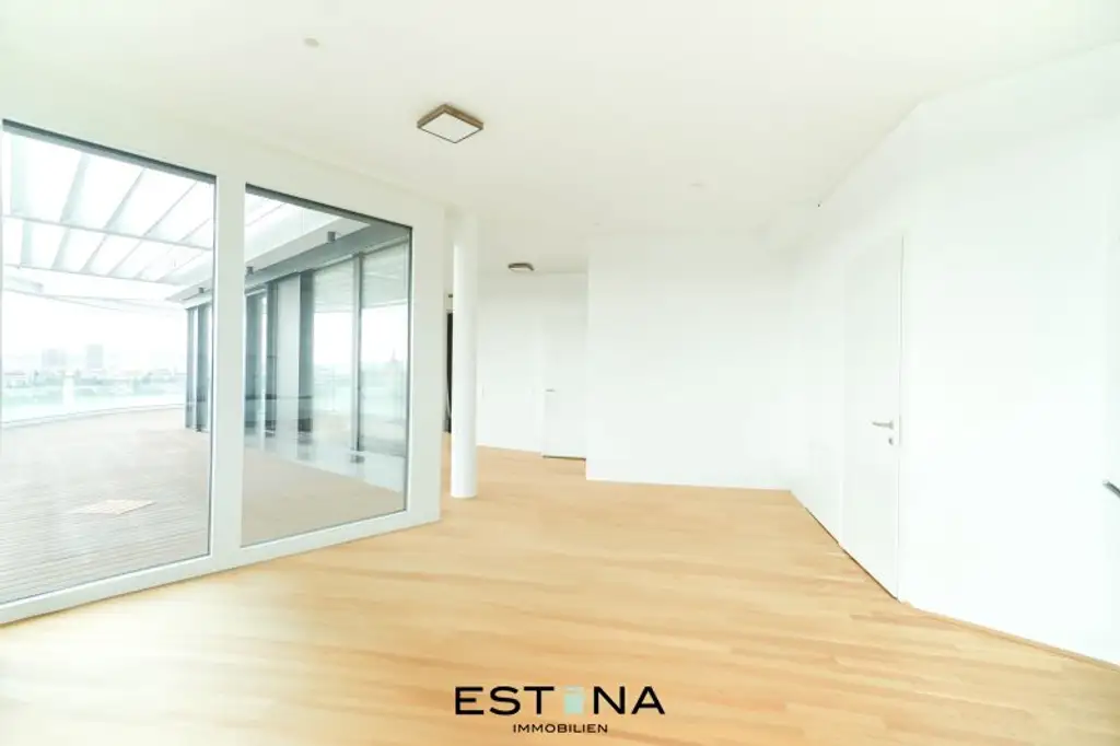 Lichtdurchflutete Dachgeschosswohnung mit beeindruckendem Panoramablick auf die Donauinsel