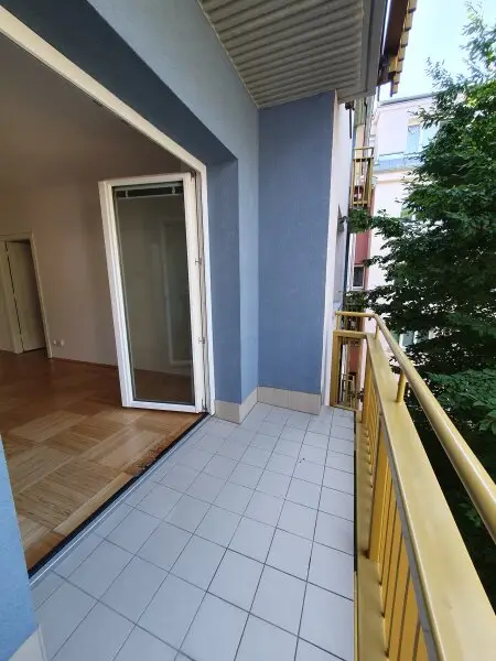 Westseitige Balkonwohnung mit toller Raumanordnung in Hofruhelage