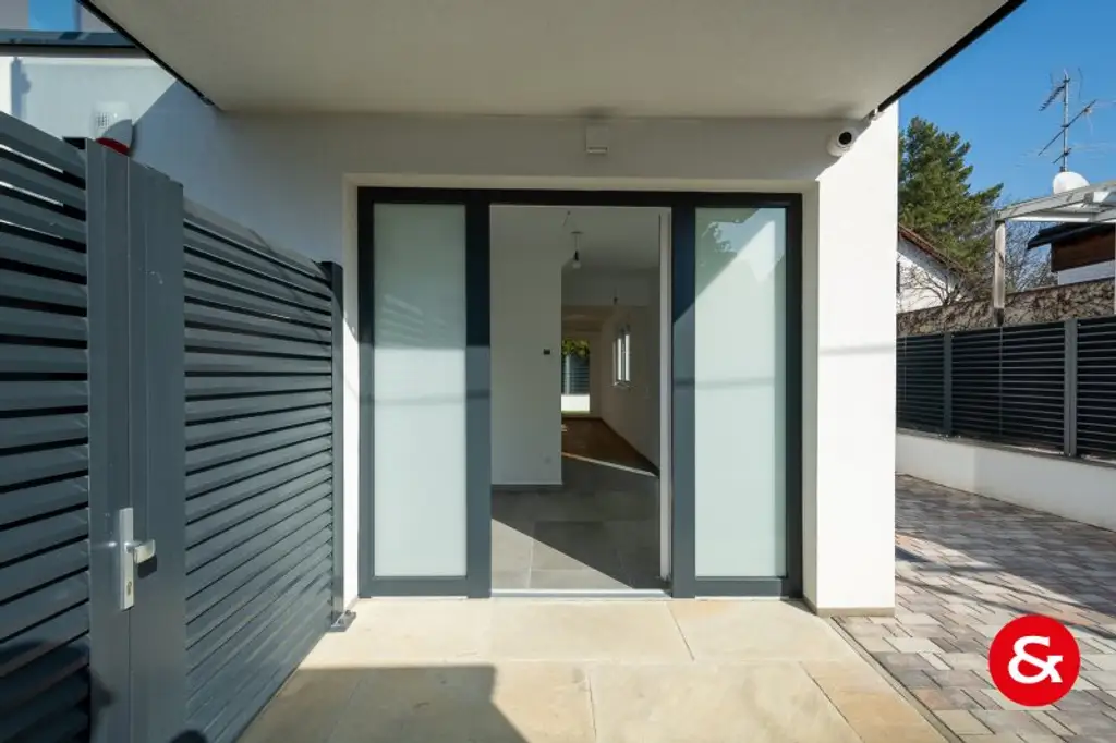 Modernes, klar gestaltetes Einfamilienhaus mit viel Platz und Technik!