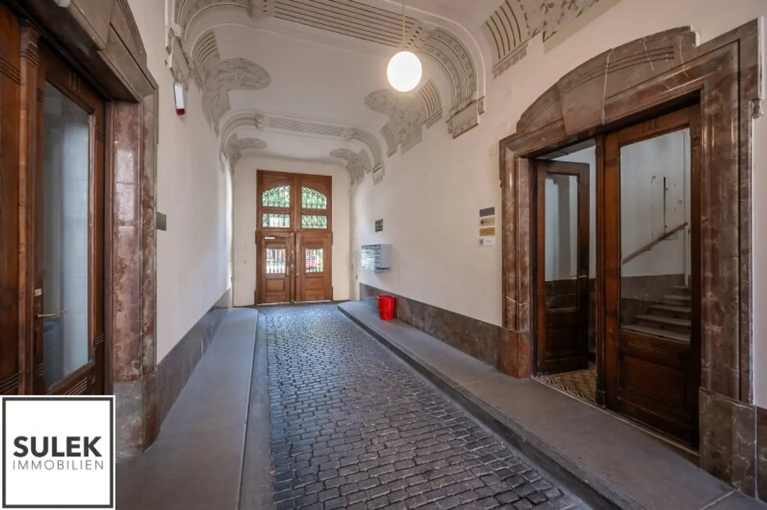 Großzügige 4-Zimmer-Wohnung am Brahmsplatz – Top-Lage im 4. Bezirk