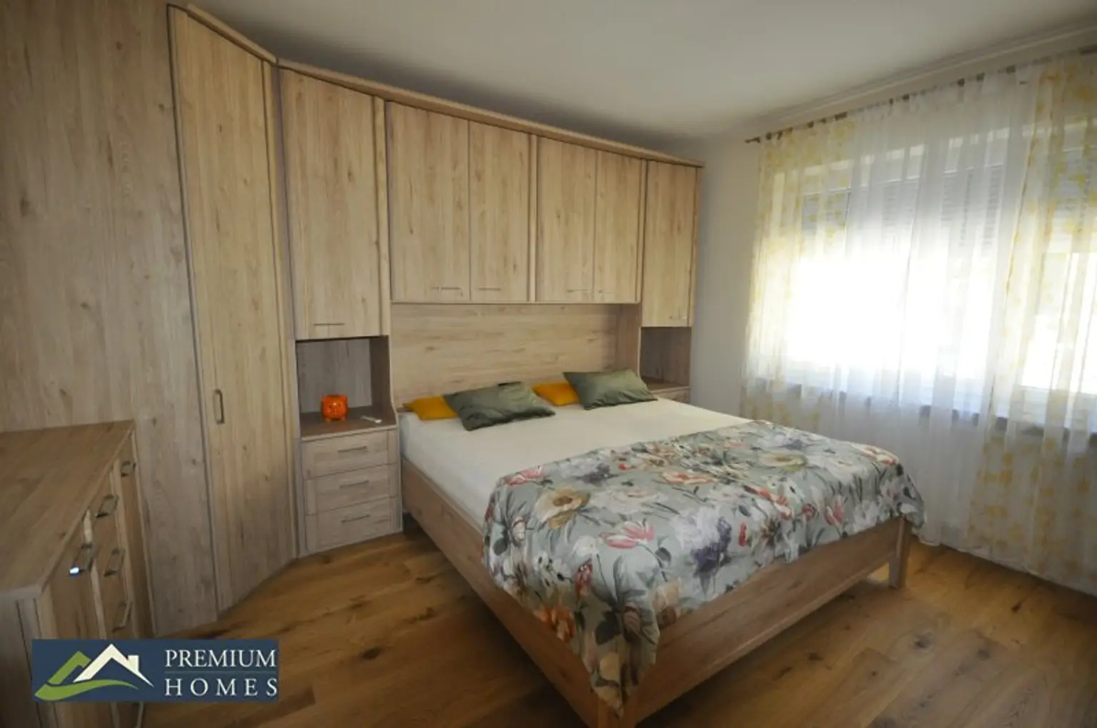 Schlafzimmer mit großzügigen Stauraumflächen