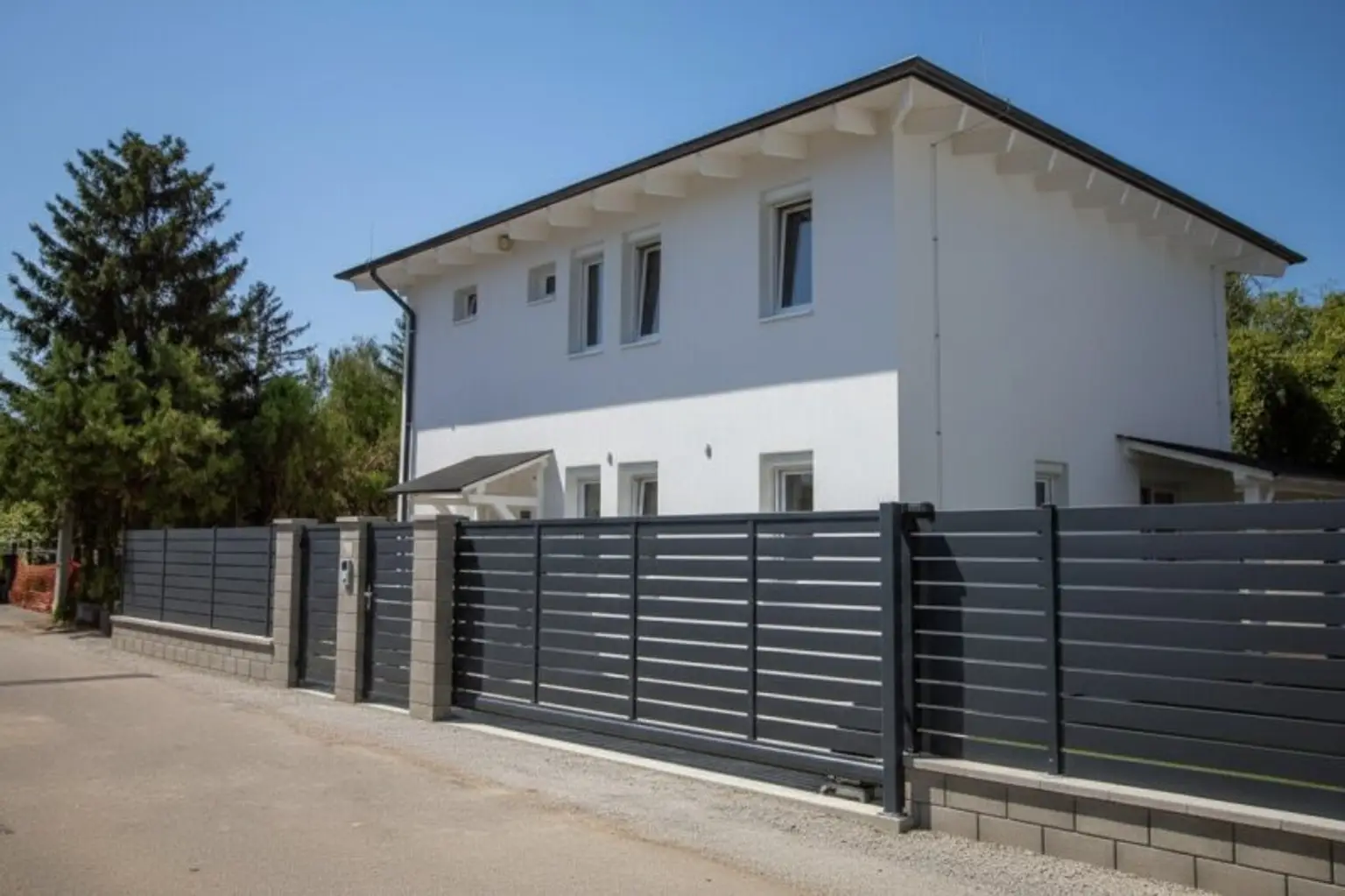 "Perfekt für Familien: ERSTBEZUG - Einfamilienhaus in Wien Nähe mit Schnellbahnanschluss"