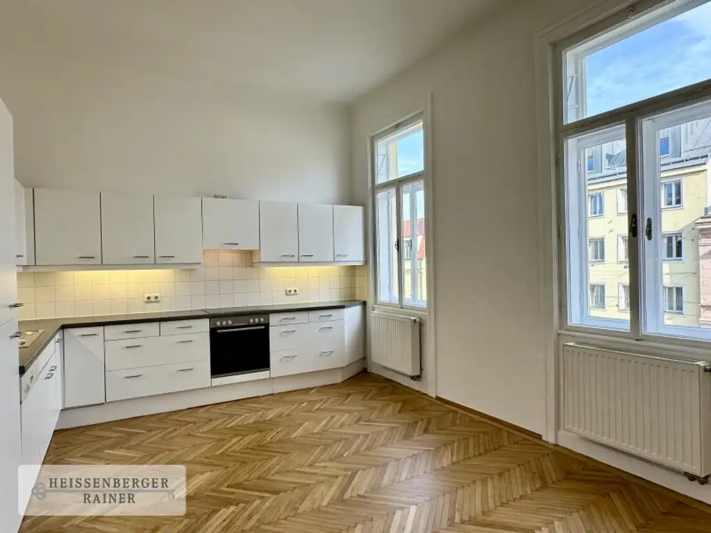BELETAGE IN ALTHIETZING /// UNTER ST. VEIT /// GROSSZÜGIGE ALTBAUWOHNUNG