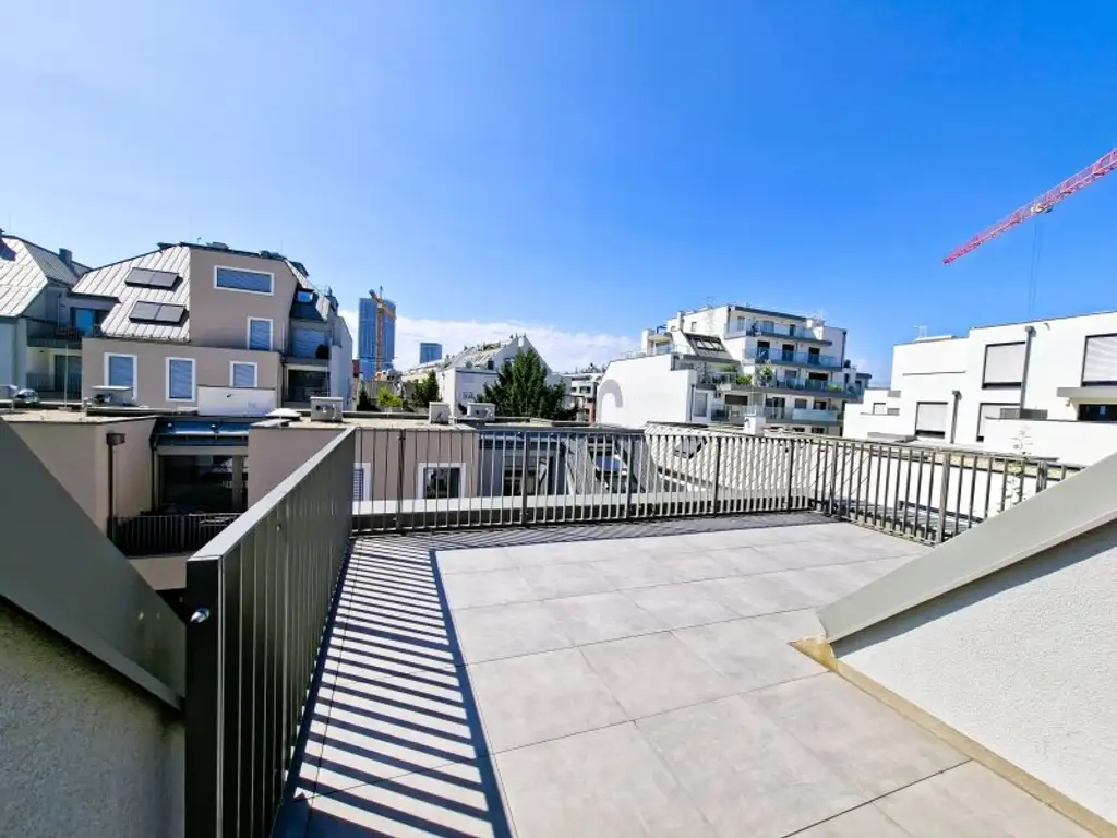 AB SOFORT BEZIEHBAR! Traumhafte Dachgeschosswohnung inkl. sehr großer Terrasse! Tolle Anbindung - U1 Kagranerplatz!