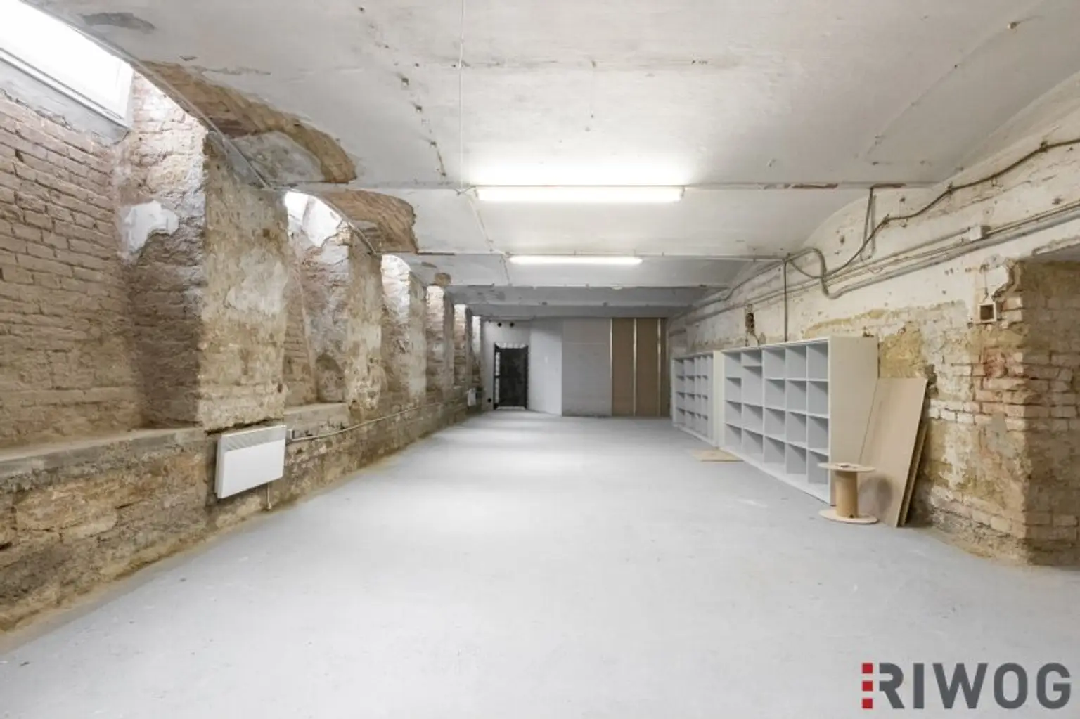 165 m2 Souterrain LAGER in der EMBELGASSE // zugehöriges WC + DUSCHE