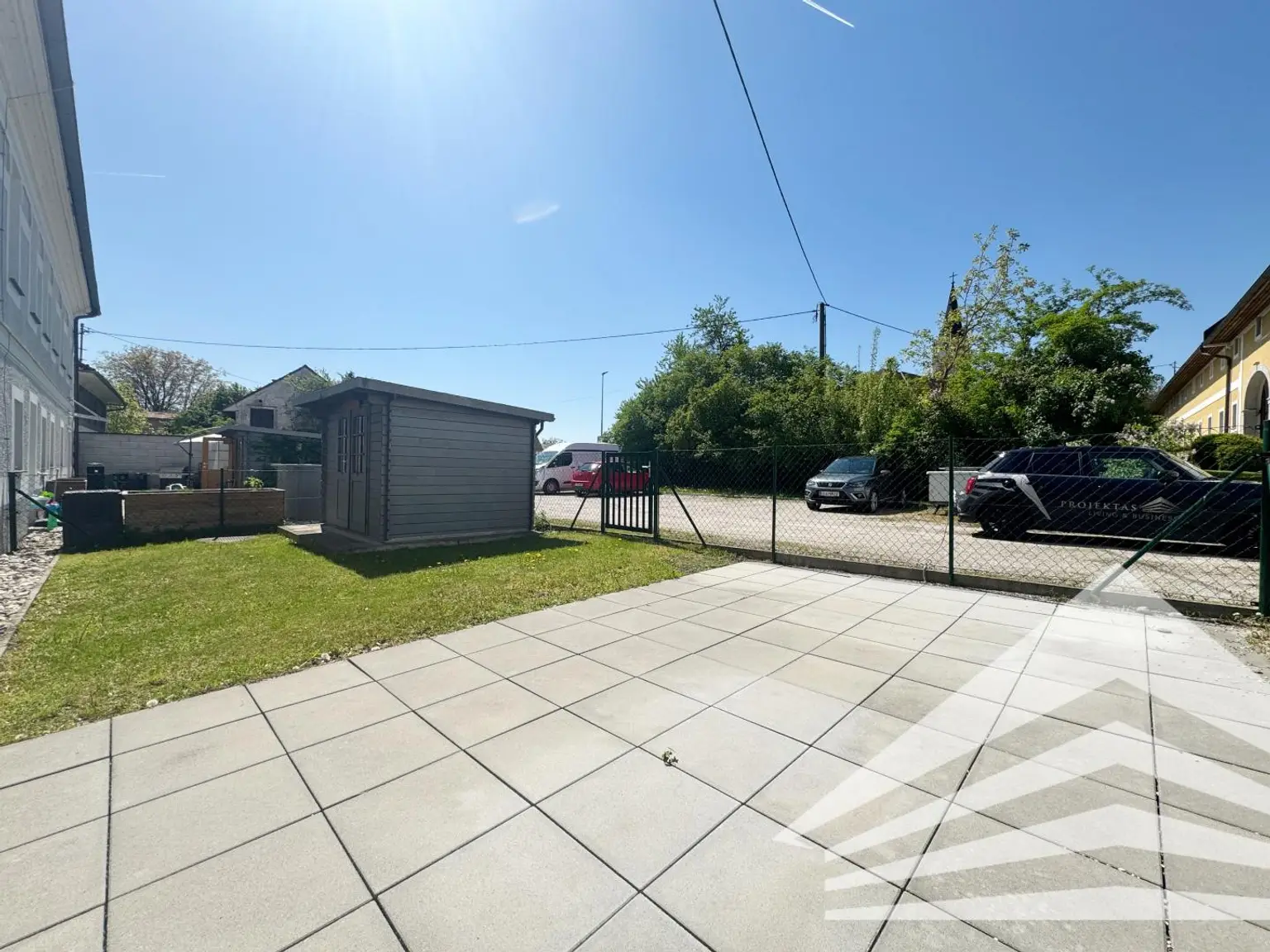 Hochwertig renovierte 2 Zimmerwohnung mit Küche & Privatgarten in Thening zu mieten