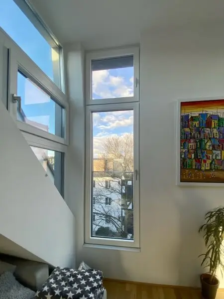 VOLL MÖBLIERTES traumhaft ruhiges Dachgeschoss-Appartement mit Terrasse und perfektem Öffi-Anschluß