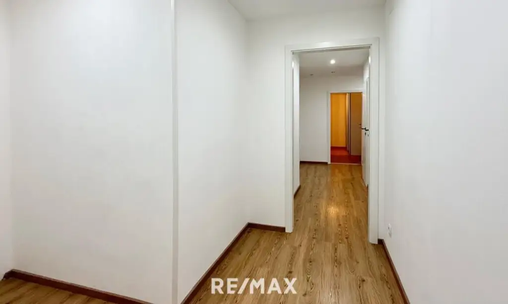 Wunderschöne top sanierte 2 Zimmerwohnung! 4% Rendite für Anleger!