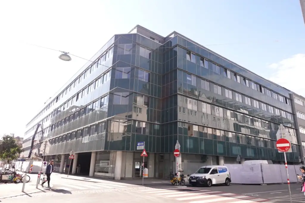 Garagenplätze gleich bei U4/U6 Längenfelgasse