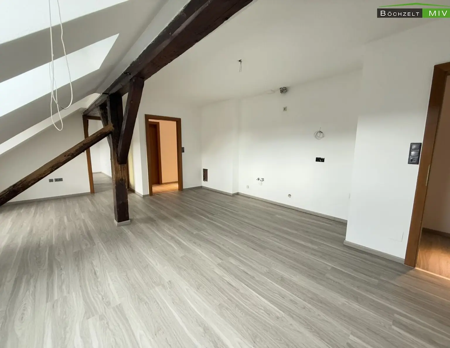 Teilsanierte Dachgeschosswohnung mit 3 Zimmern im Zentrum von Trofaiach