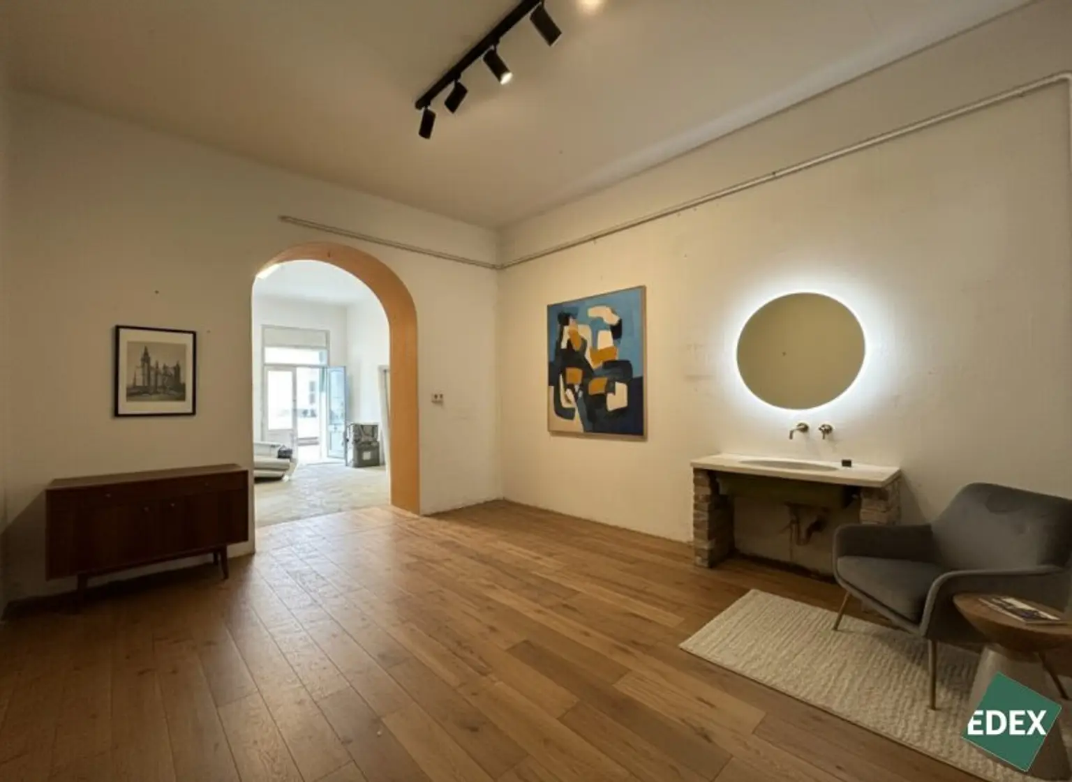 Wohnung mit Potential: Sanierungsbedürftige 3-Zimmer Wohnung in zentraler Lage