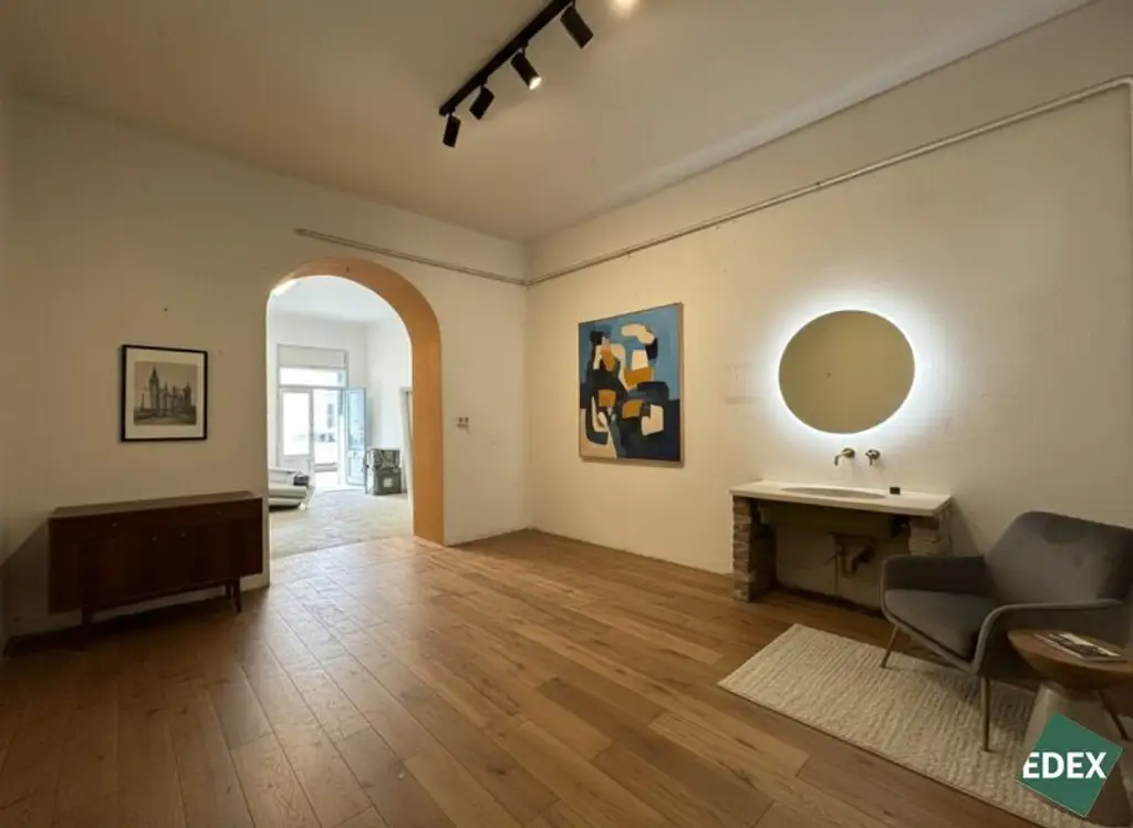 Wohnung mit Potential: Sanierungsbedürftige 3-Zimmer Wohnung in zentraler Lage