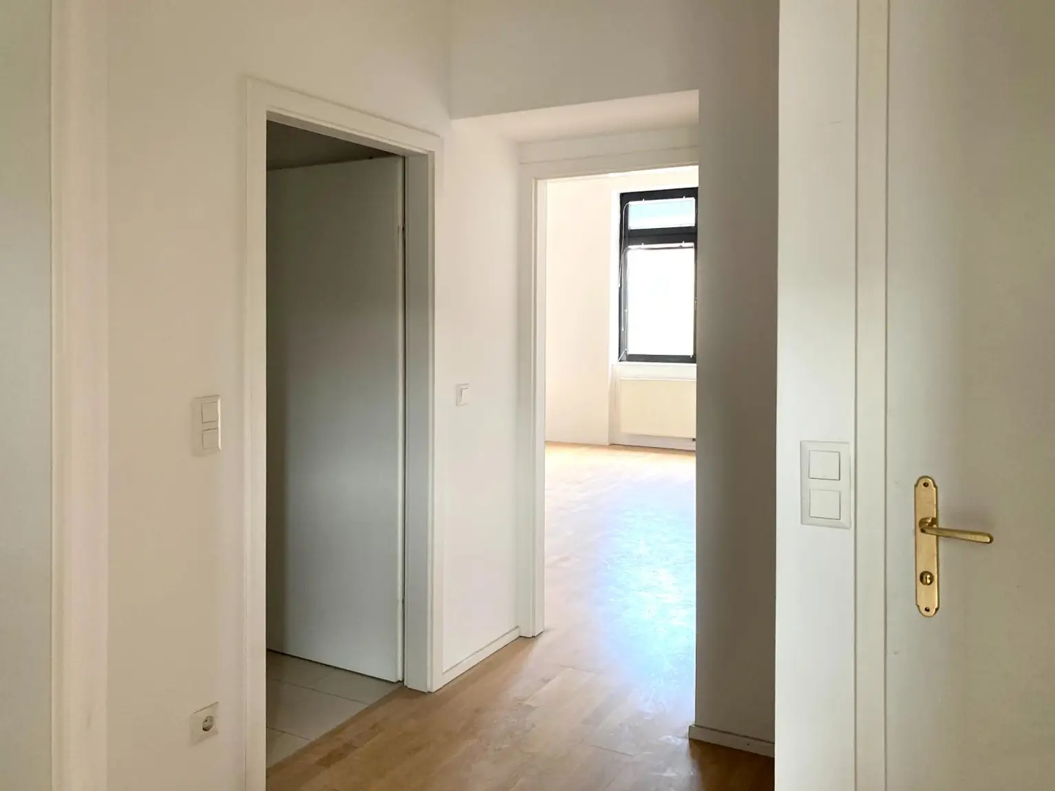 Charmante 2-Zimmer-Wohnung mit separater Küche und Altbauflair