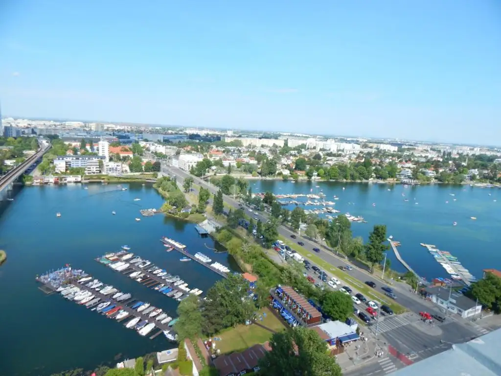 Blick zur Alten Donau vom 8.Liftstock - nähe U-Bahn und Donau Zentrum