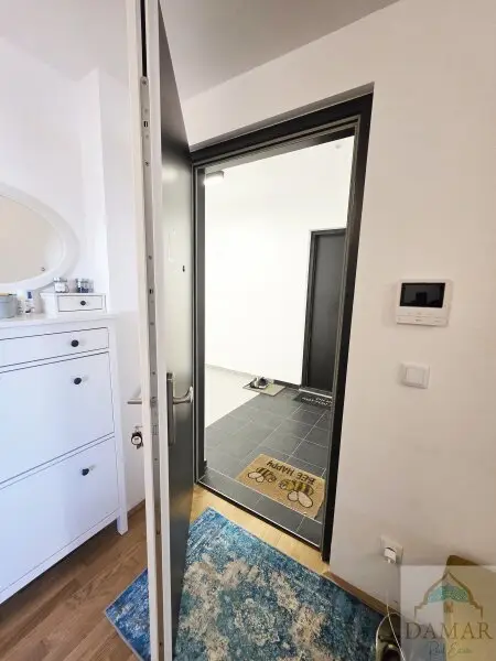 Traumhafte 4-Zimmer-Dachgeschoßwohnung mit großer 65m² Terrasse und Garagenplatz in 1220 Wien – Jetzt zugreifen!