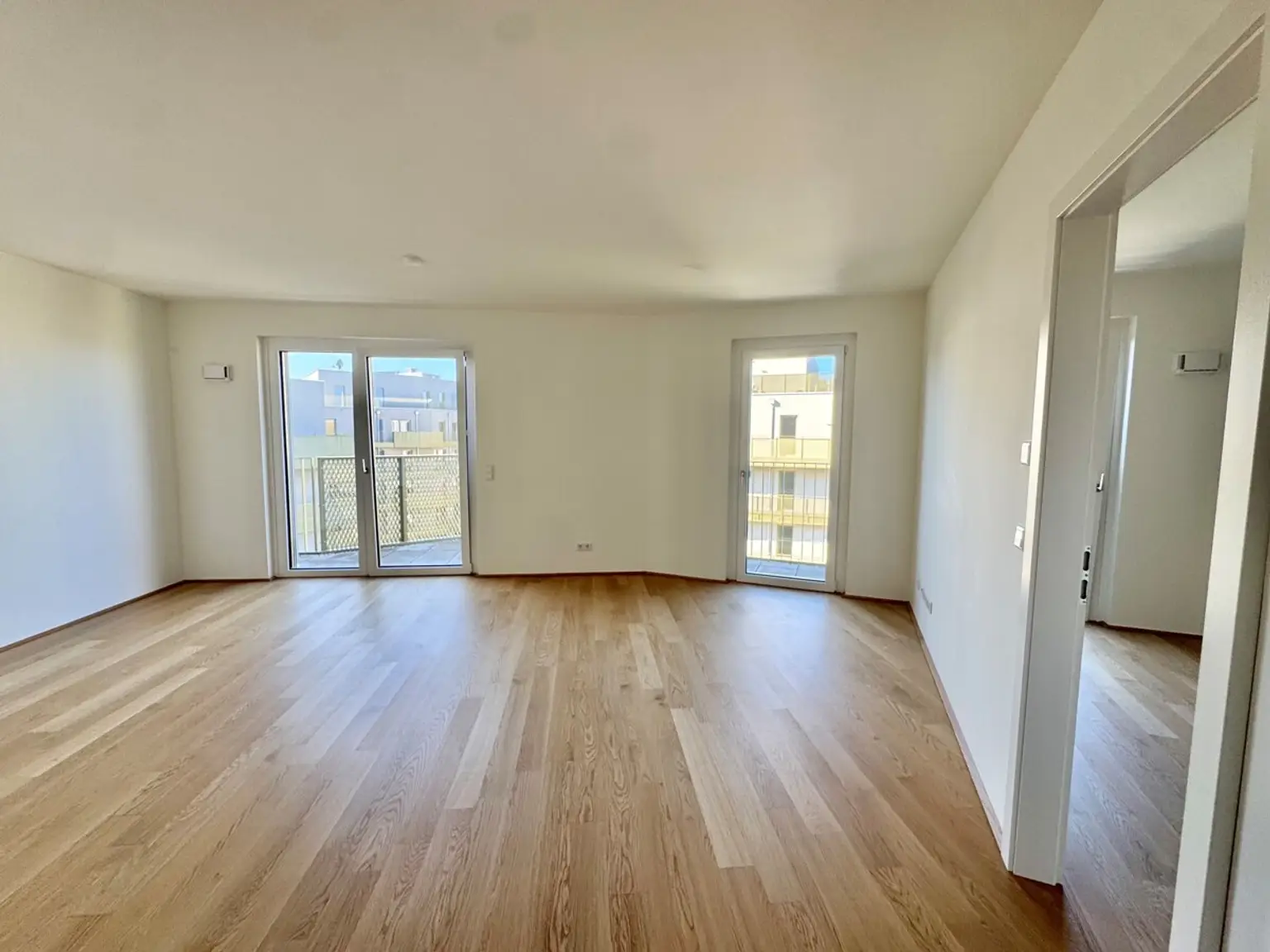 Neu und provisionsfrei: Schnäppchet Hit im 4. Stock - Hirschfeld