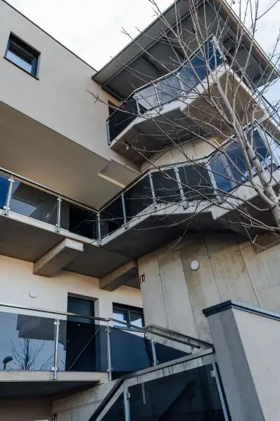 FUßE VOM RUCKERLBERG I DIREKT AM LEONHARDBACH I LKH NÄHE I SÜD-TERRASSE I SACKSTRAßE I ABSOLUTE RUHELAGE I MODERNER GRUNDRISS I EXKLUSIVER NEUBAU I TIEFGARAGE I AB SOFORT VERFÜGBAR I