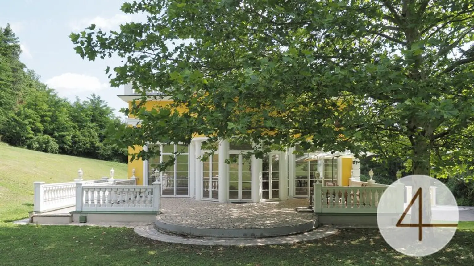 Starkes Statement 857m2 Nutzfläche – Architektenhaus mit Garage Büro Terrassen bei Krems