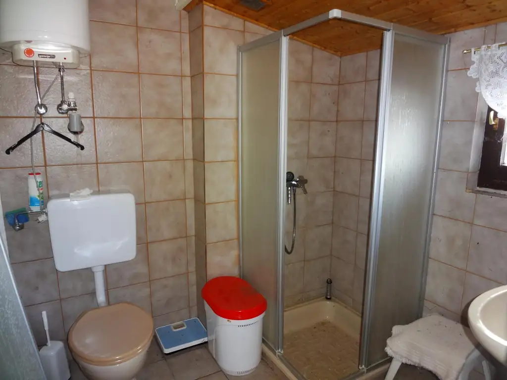 Einfamilienhaus mit Vollkeller in ruhiger Lage !